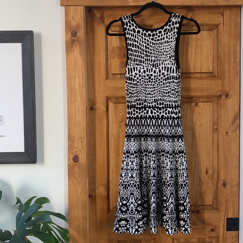 Sioni black and white knit dress in size M - Picture 3 of 17